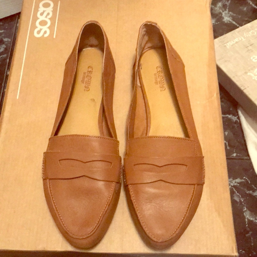 Tan loafers 👞